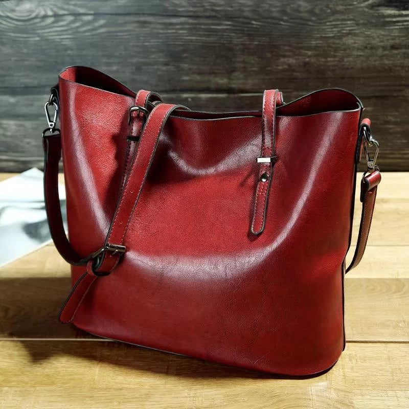 Nicole’s Timeless Elegance | Vintage Leather Shoulder Handbag